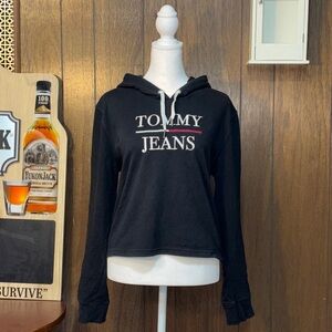 Tommy Jeans Cropped
Logo Hoodie — Women's M